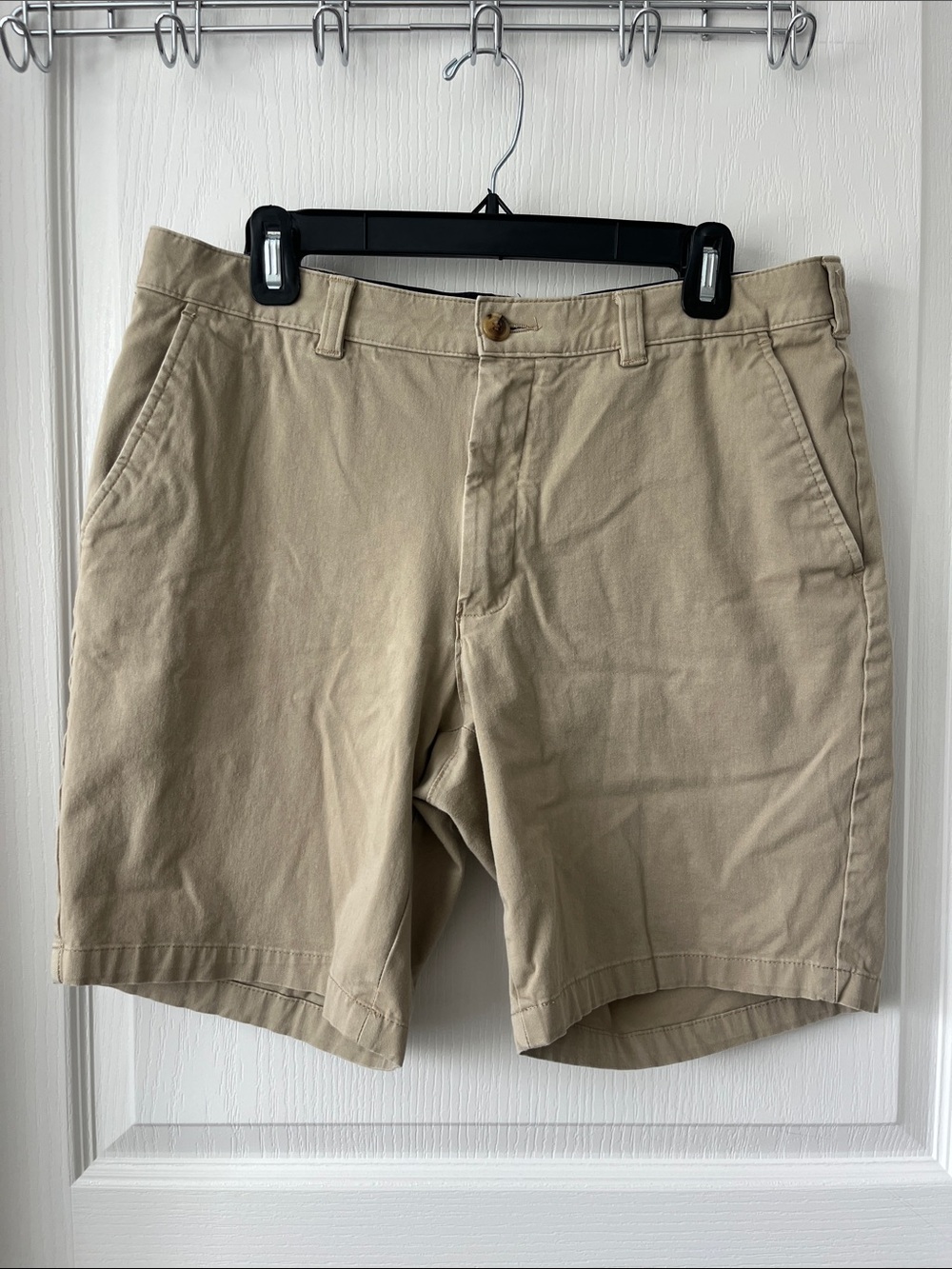 Club Room Men's Flat-Front Khaki Shorts 33W 8” In Seam
